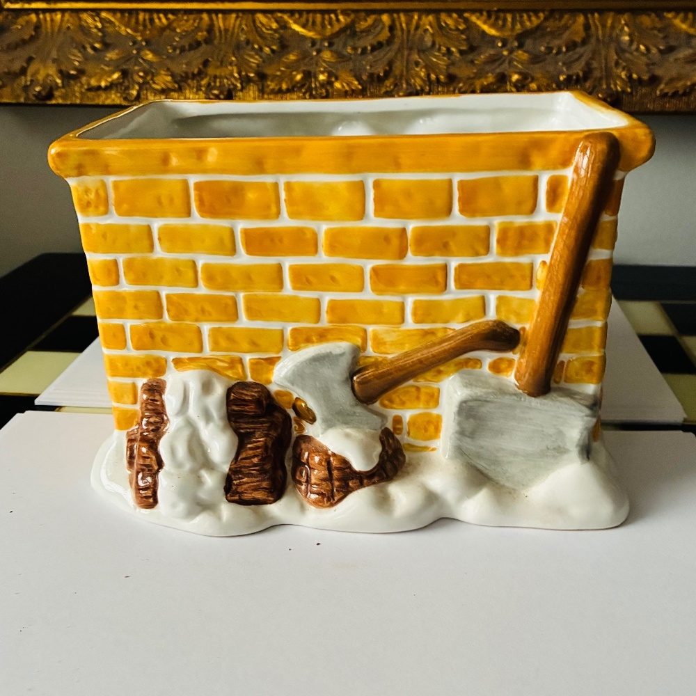 M&Ms Ceramic Christmas Container - Picture 3 of 7
